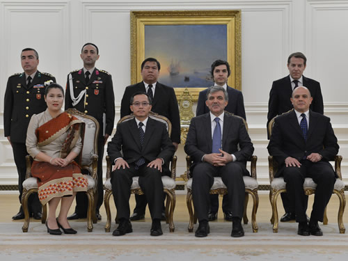 Laos Demokratik Halk Cumhuriyeti Büyükelçisinden Güven Mektubu